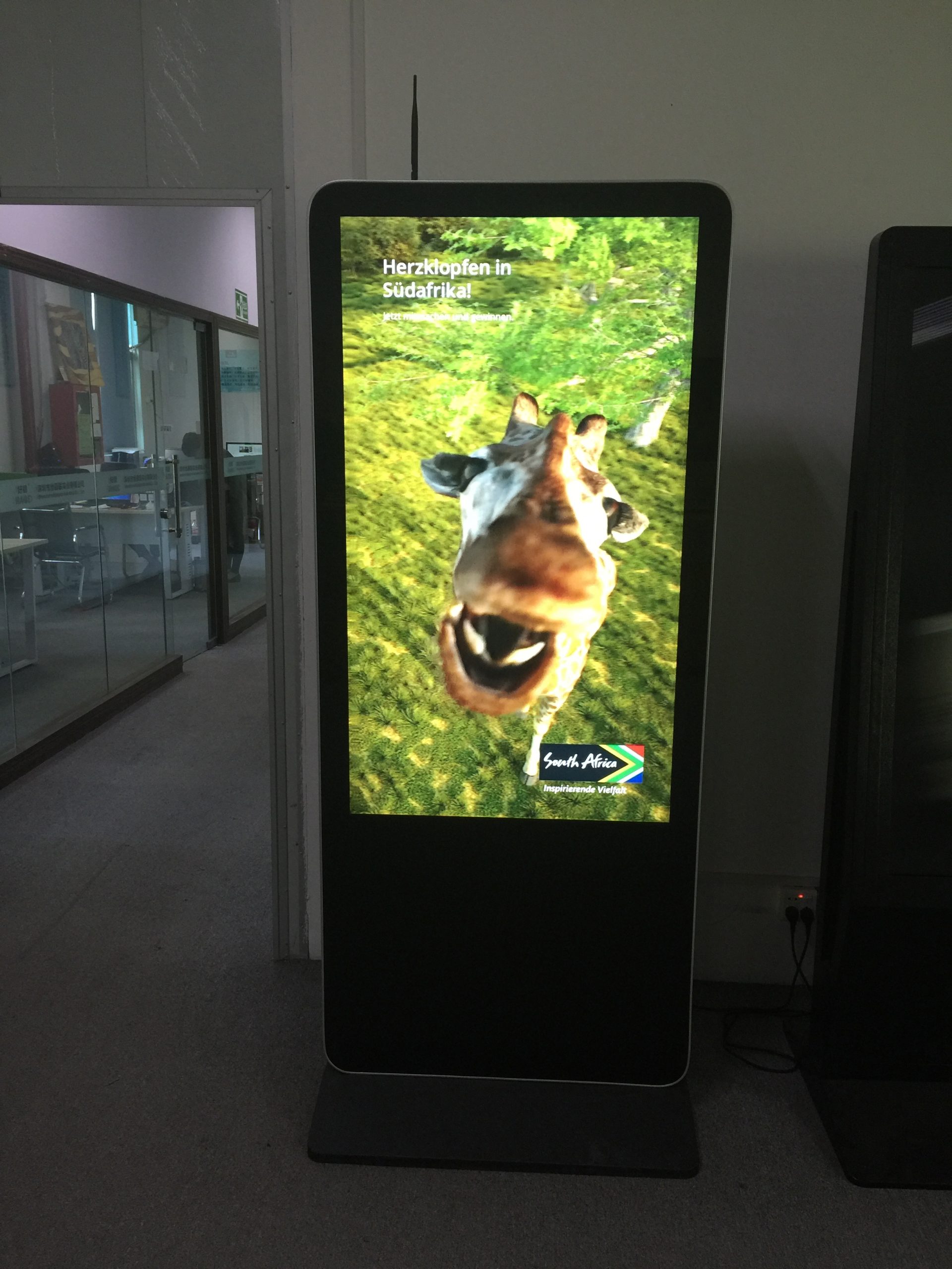 AI glasses-free 3D display - image 3