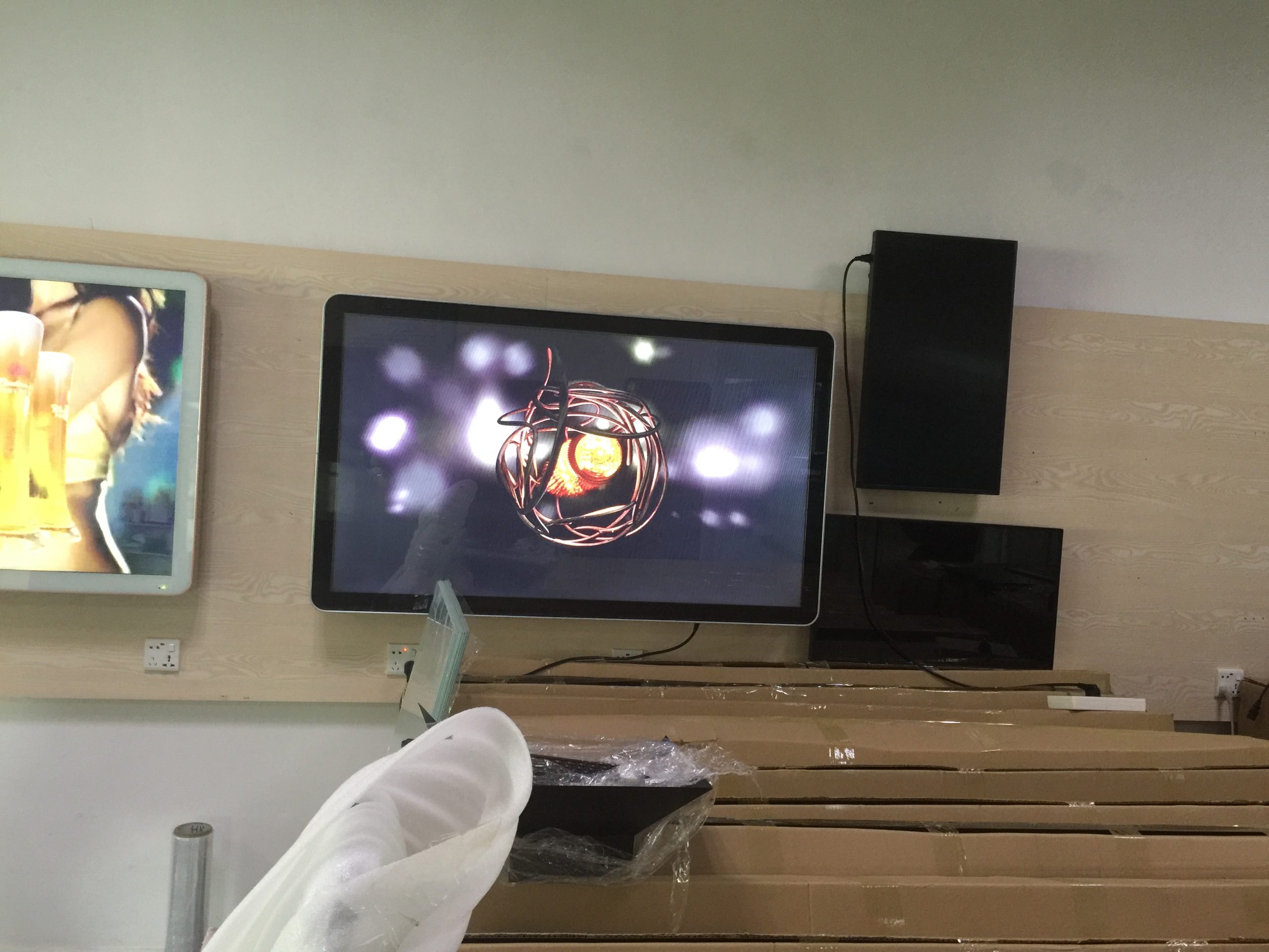 glasses-free 3D monitor - image 1