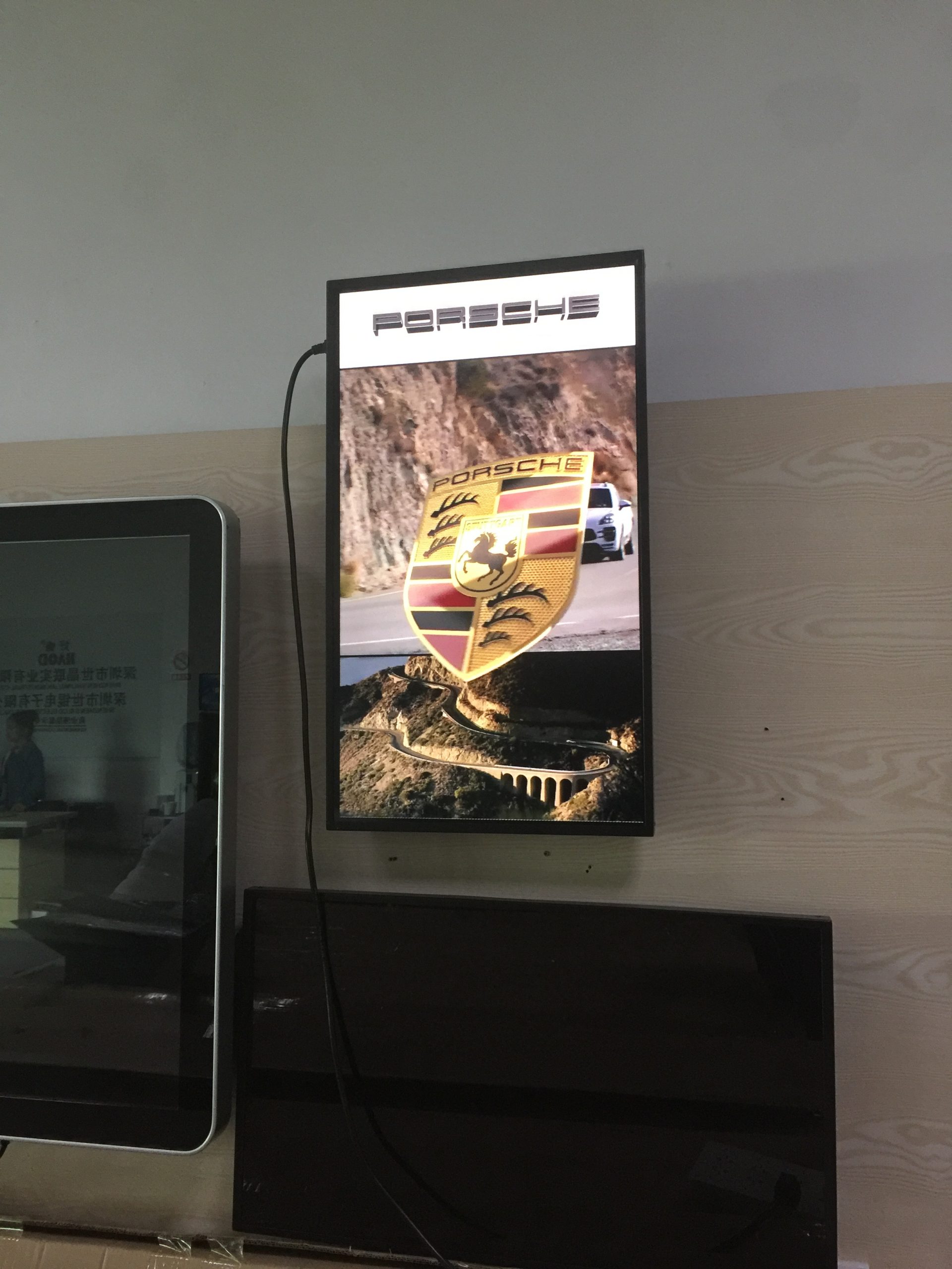 glasses-free 3D monitor - image 3