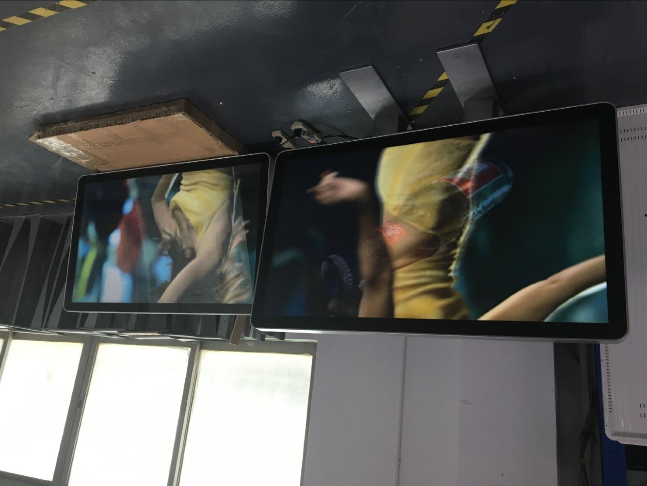 glasses-free 3D display screen - image 3